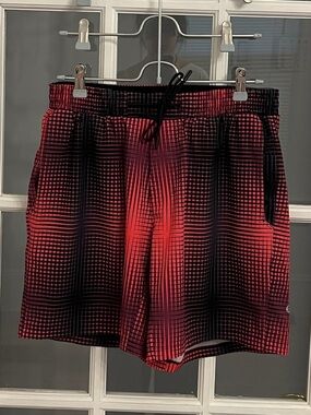 LULULEMON Men’s Red & Black Geo Print Thigh Tide 7" Swim Trunks Size L